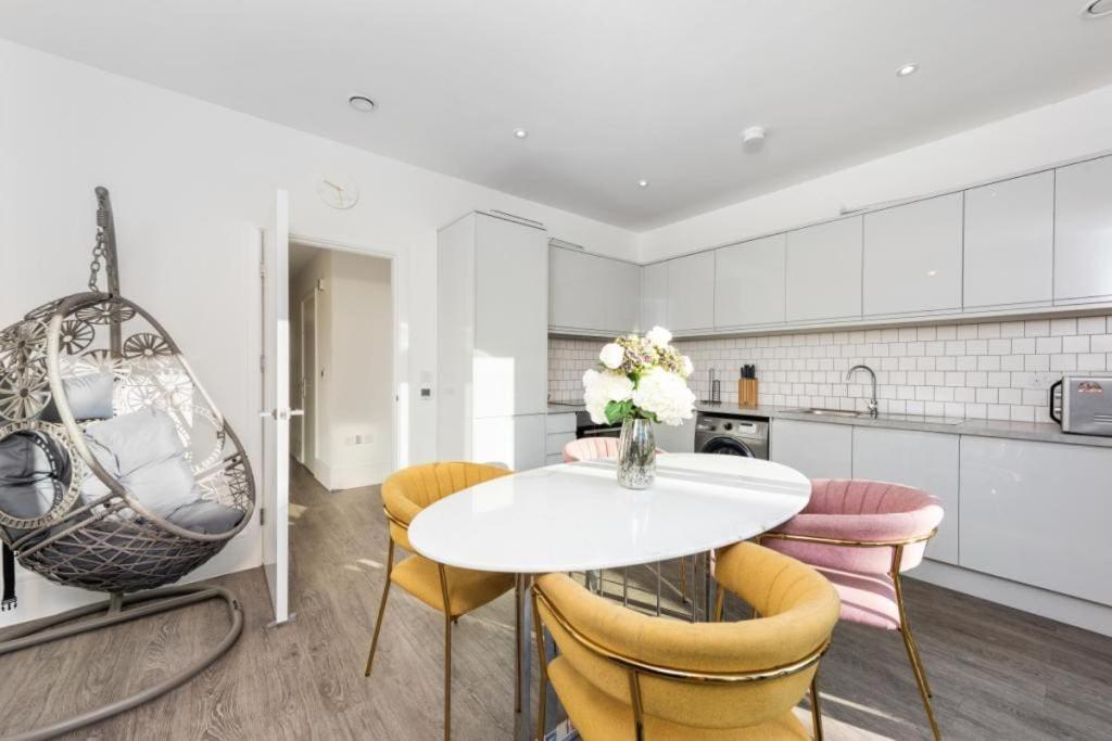 Amazing New Built Townhouse With Garden In London Villa Hendon Exteriör bild