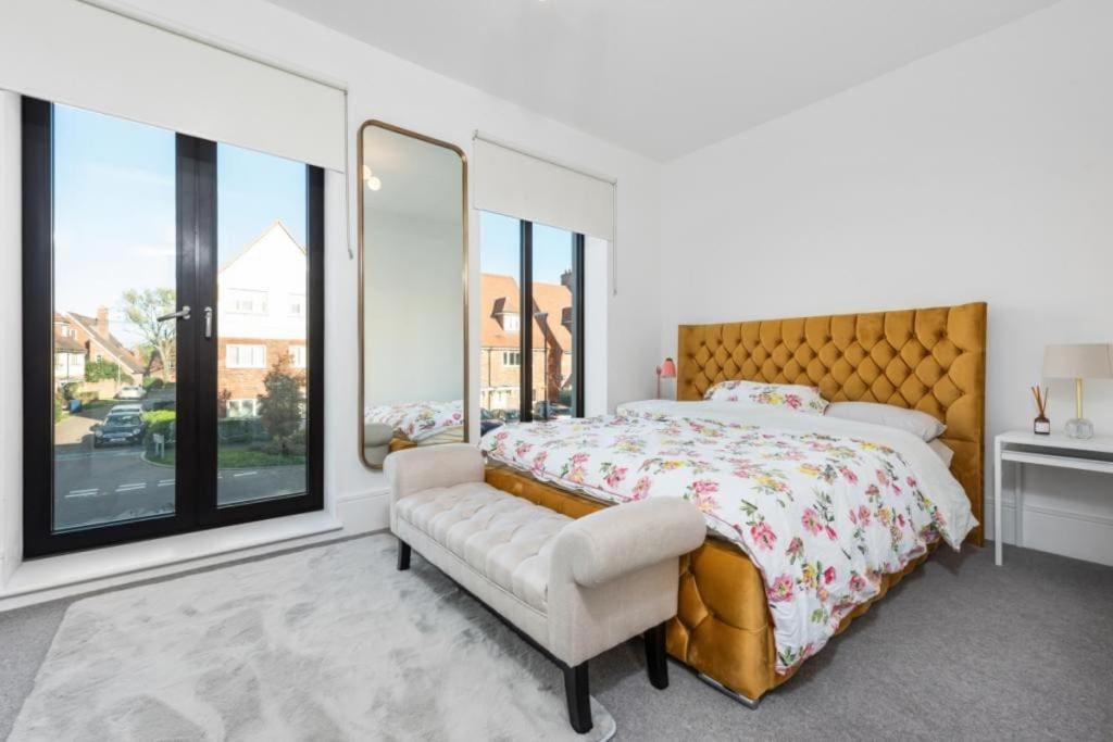 Amazing New Built Townhouse With Garden In London Villa Hendon Exteriör bild