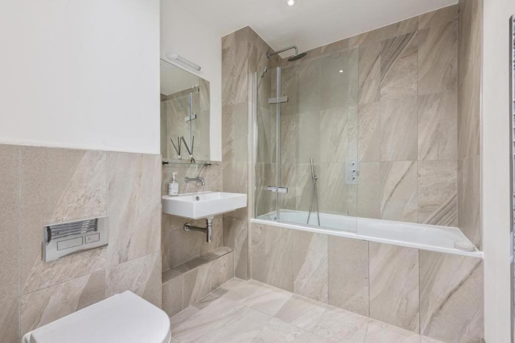 Amazing New Built Townhouse With Garden In London Villa Hendon Exteriör bild